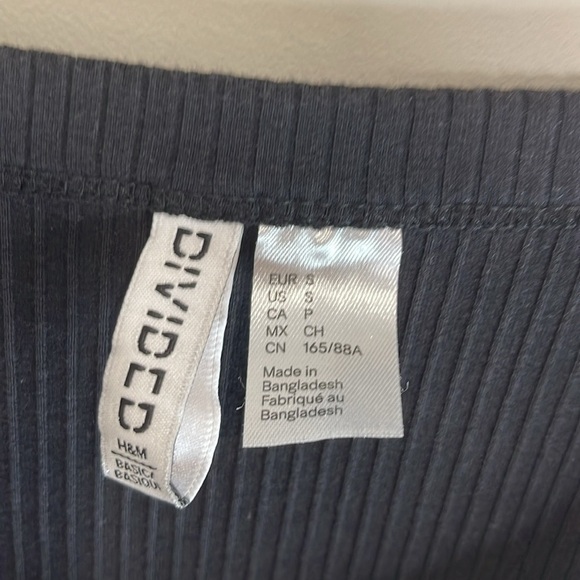 H&M Divided Ribbed Scoop Neck T-Shirt Black Long Sleeves Stretch Raw Hem S - Picture 6 of 10